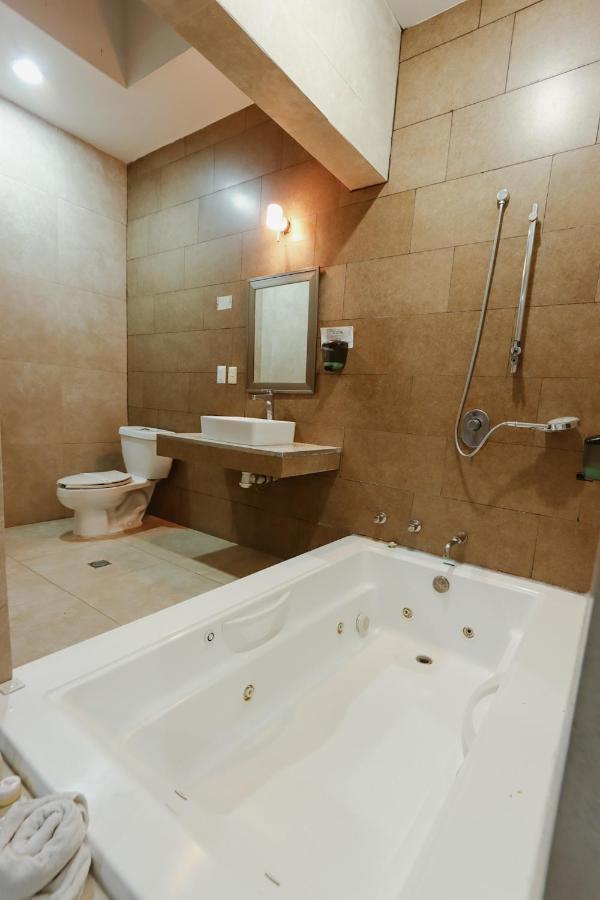 Auto Hotel Las Maravillas Santa Cruz Xoxocotlan Exterior photo
